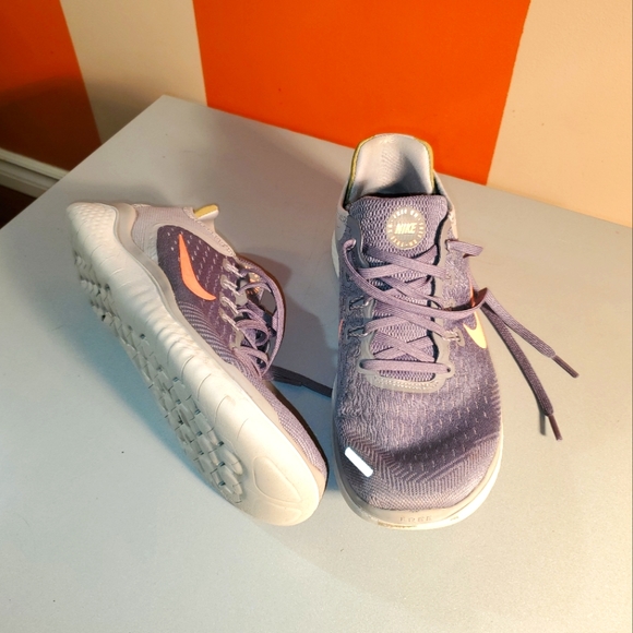 Nike Athletic Women's Free RN 2018 - Gunsmoke